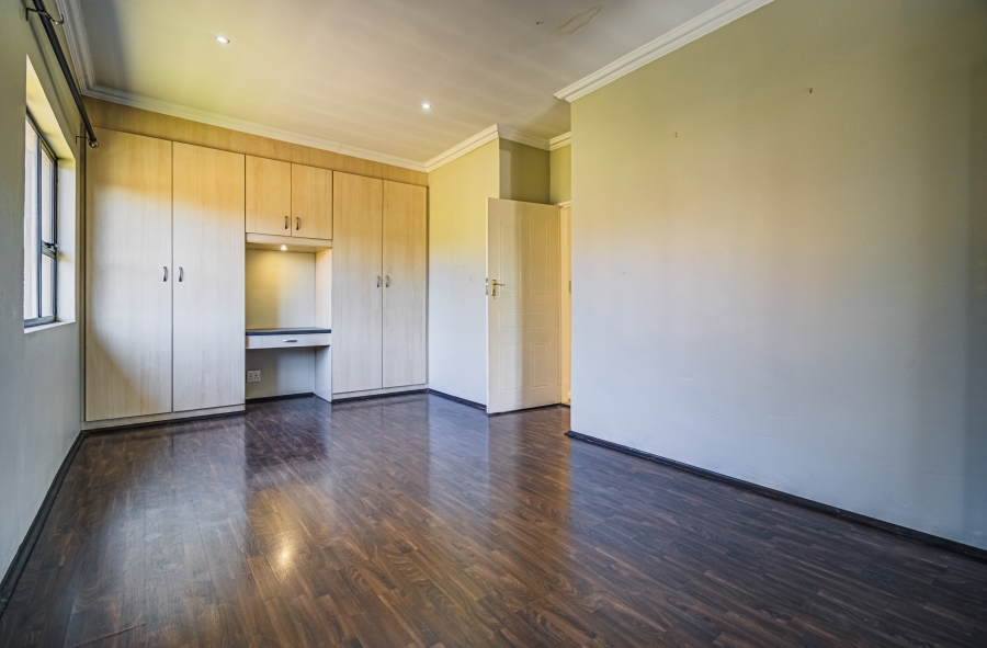 4 Bedroom Property for Sale in Glen Marais Gauteng