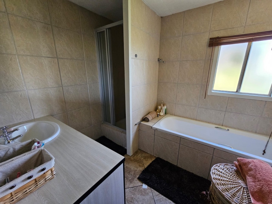 3 Bedroom Property for Sale in Lochvaal Gauteng