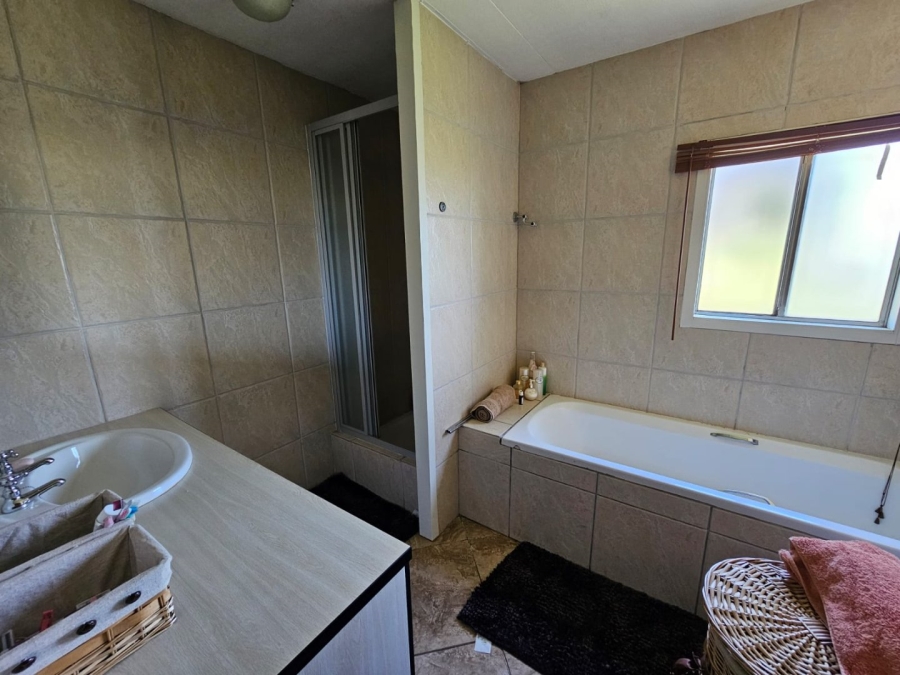 3 Bedroom Property for Sale in Lochvaal Gauteng