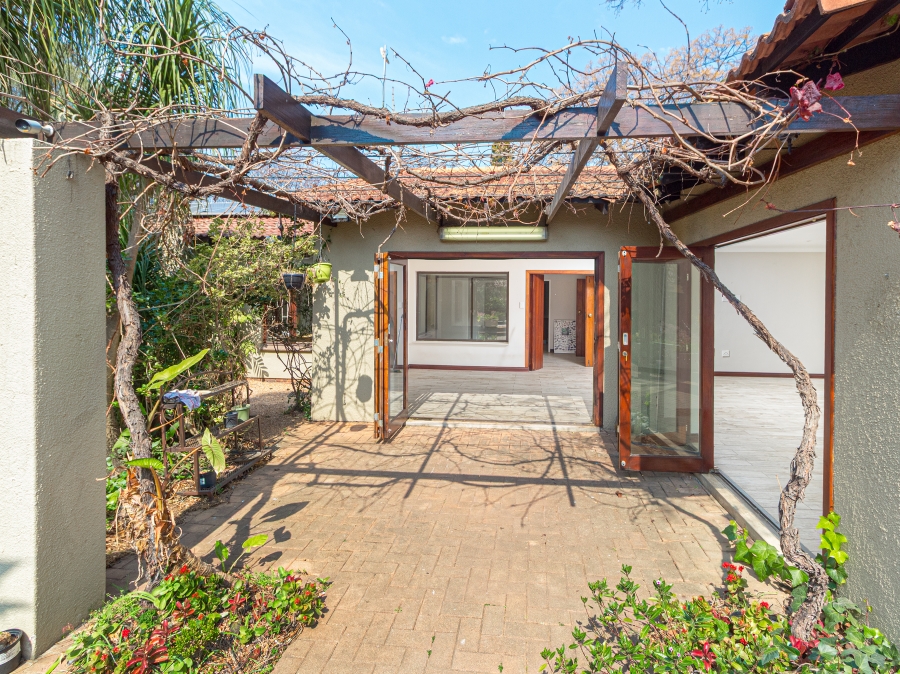 5 Bedroom Property for Sale in Buccleuch Gauteng
