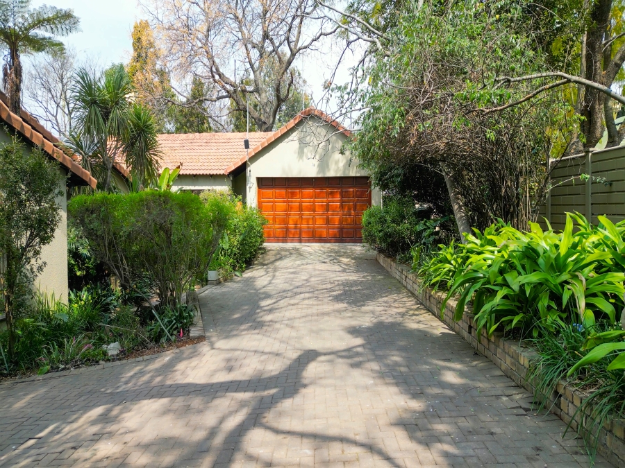 5 Bedroom Property for Sale in Buccleuch Gauteng
