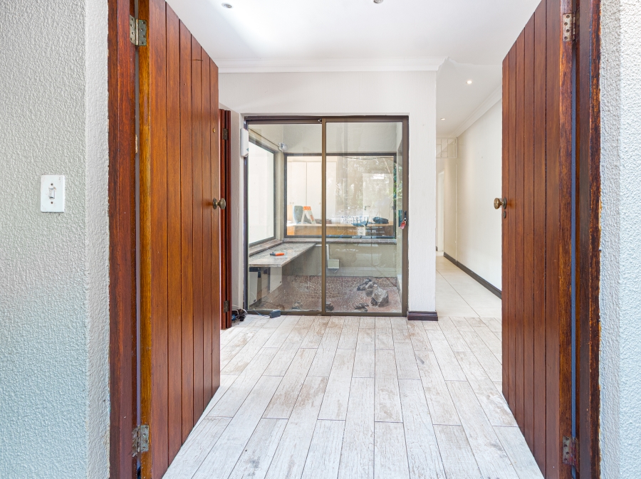 5 Bedroom Property for Sale in Buccleuch Gauteng