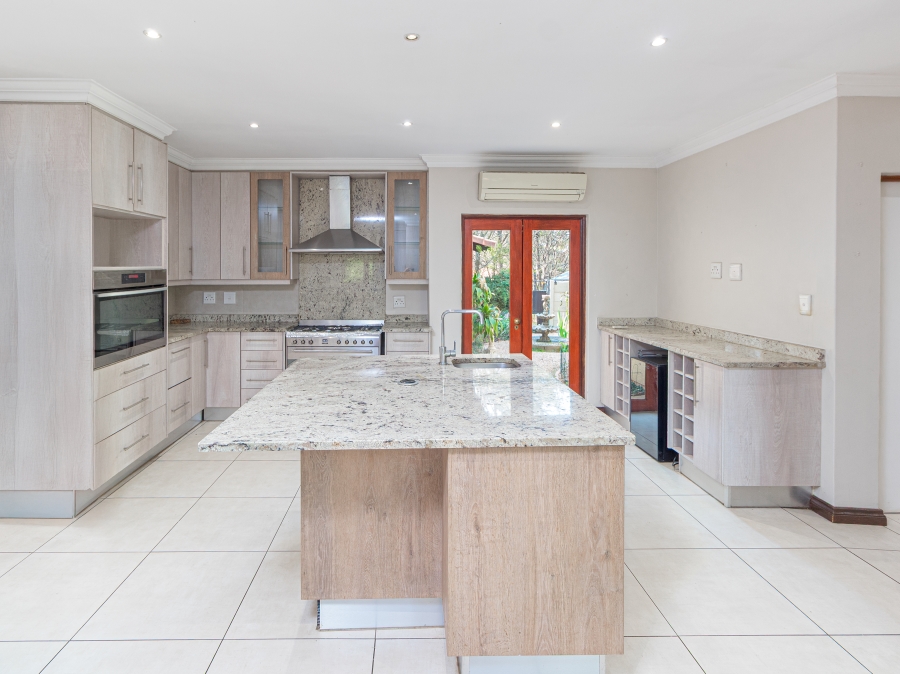 5 Bedroom Property for Sale in Buccleuch Gauteng