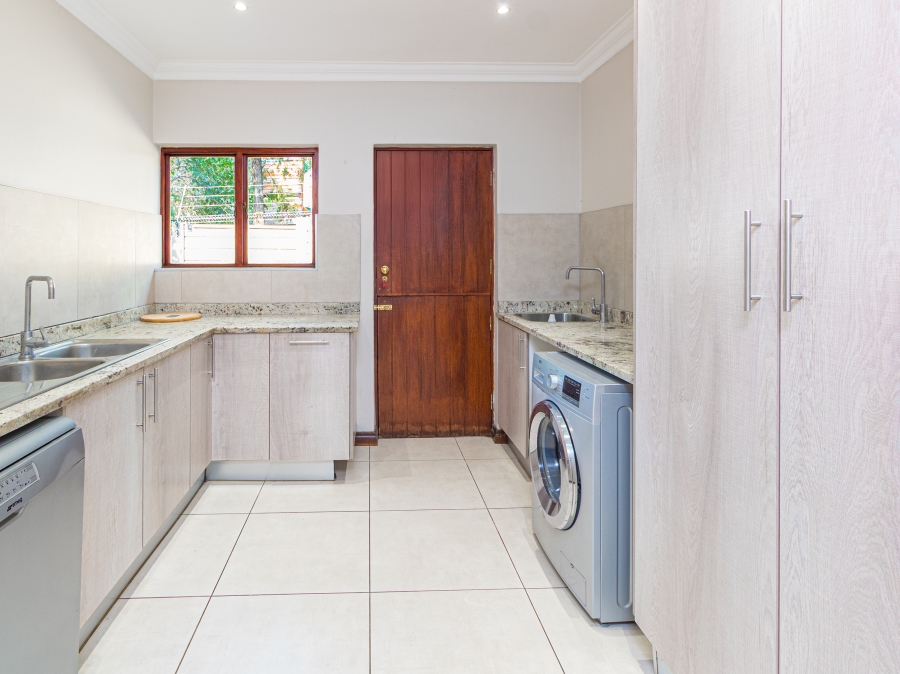 5 Bedroom Property for Sale in Buccleuch Gauteng