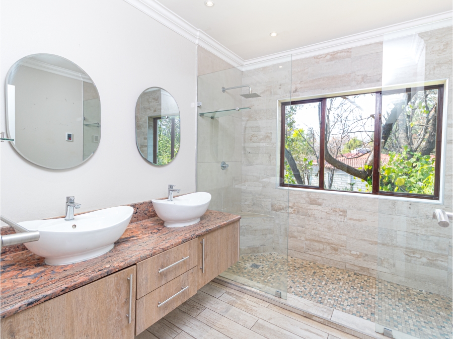 5 Bedroom Property for Sale in Buccleuch Gauteng