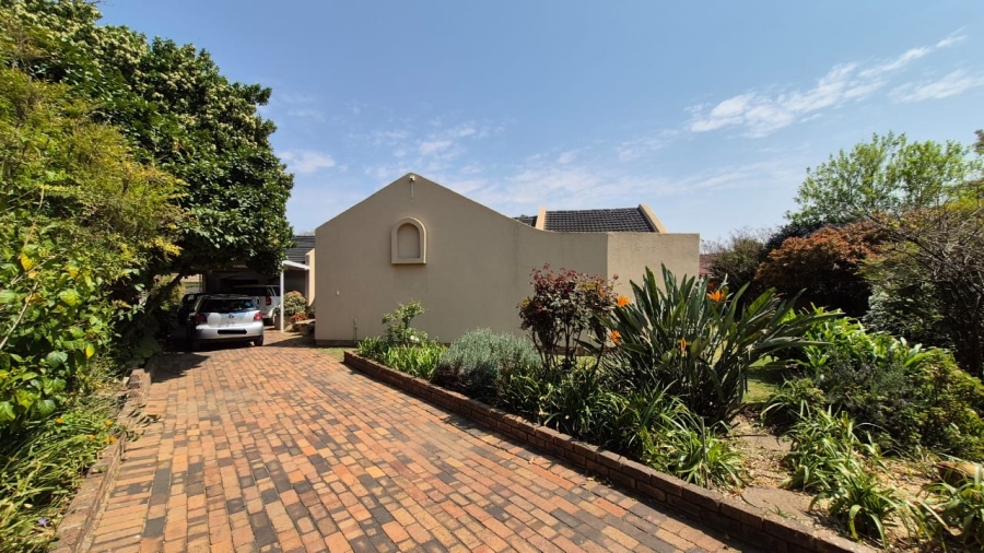 4 Bedroom Property for Sale in Crystal Park Gauteng