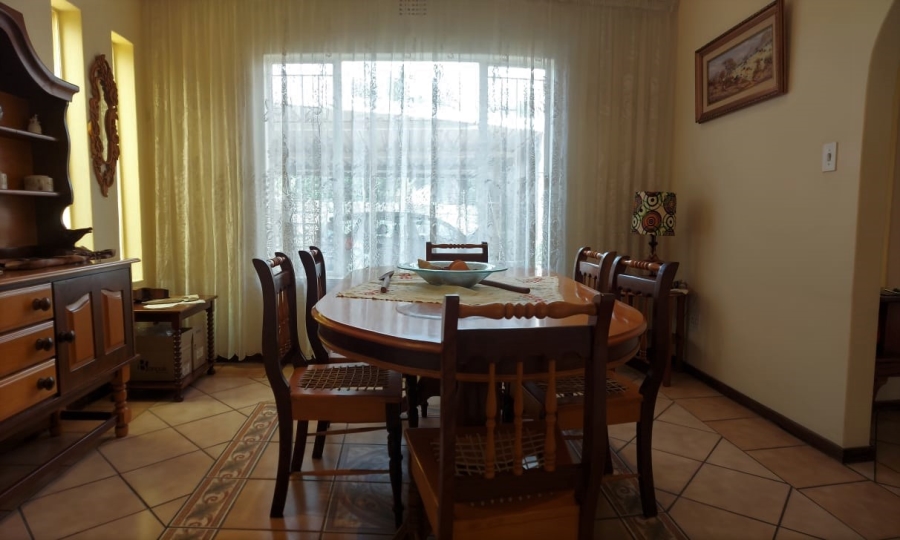 4 Bedroom Property for Sale in Crystal Park Gauteng