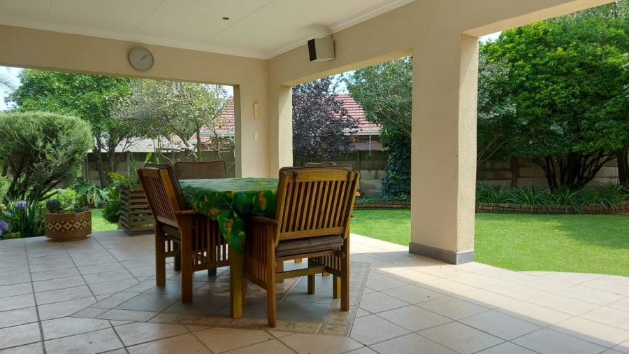 4 Bedroom Property for Sale in Crystal Park Gauteng