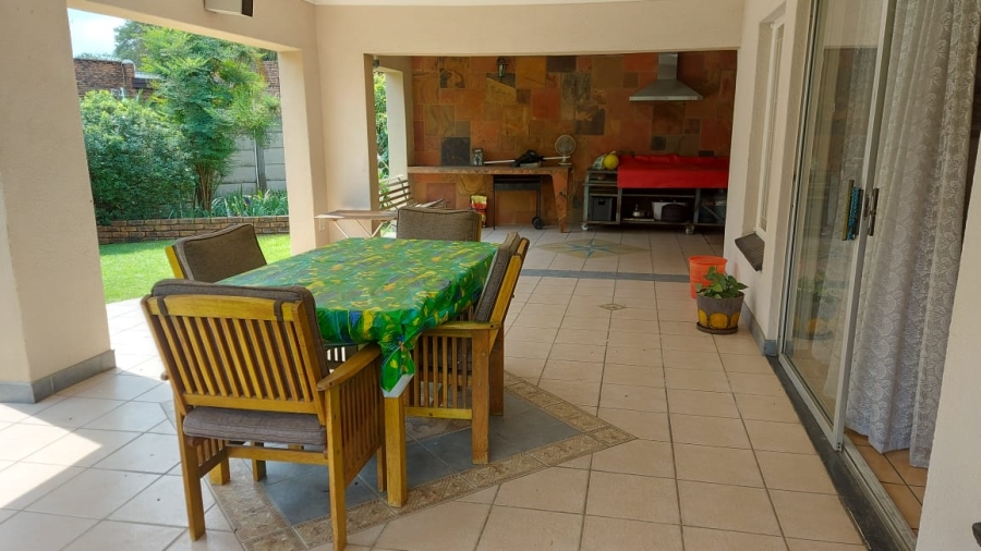 4 Bedroom Property for Sale in Crystal Park Gauteng