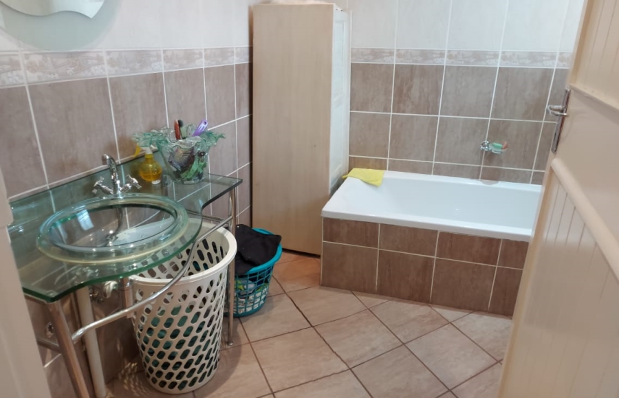 4 Bedroom Property for Sale in Crystal Park Gauteng