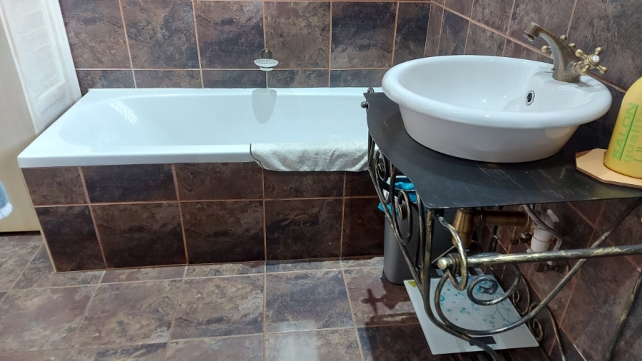 4 Bedroom Property for Sale in Crystal Park Gauteng