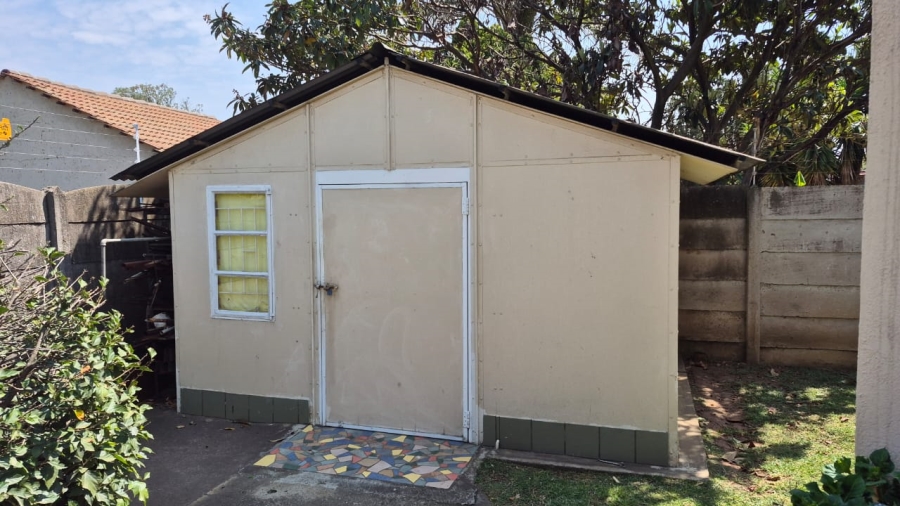4 Bedroom Property for Sale in Crystal Park Gauteng