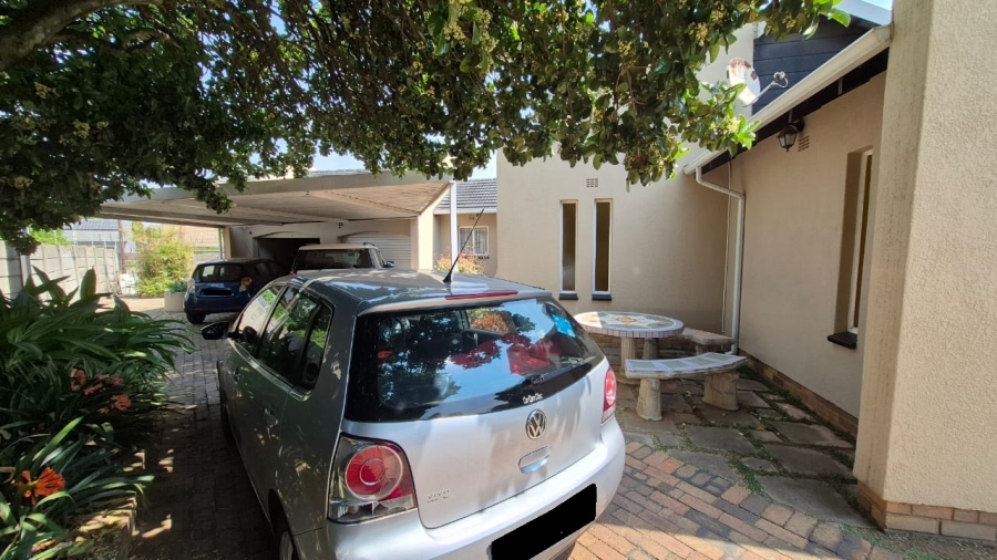 4 Bedroom Property for Sale in Crystal Park Gauteng