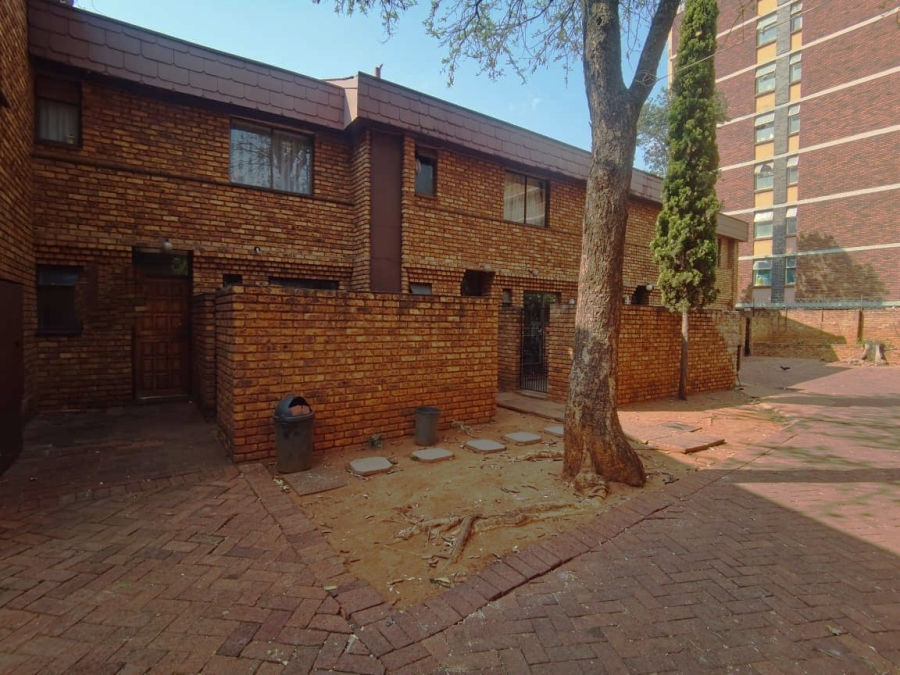 2 Bedroom Property for Sale in Baileys Muckleneuk Gauteng