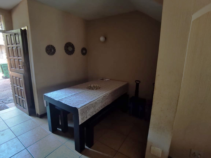 2 Bedroom Property for Sale in Baileys Muckleneuk Gauteng