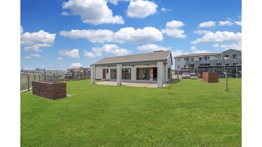 3 Bedroom Property for Sale in Noordwyk Gauteng