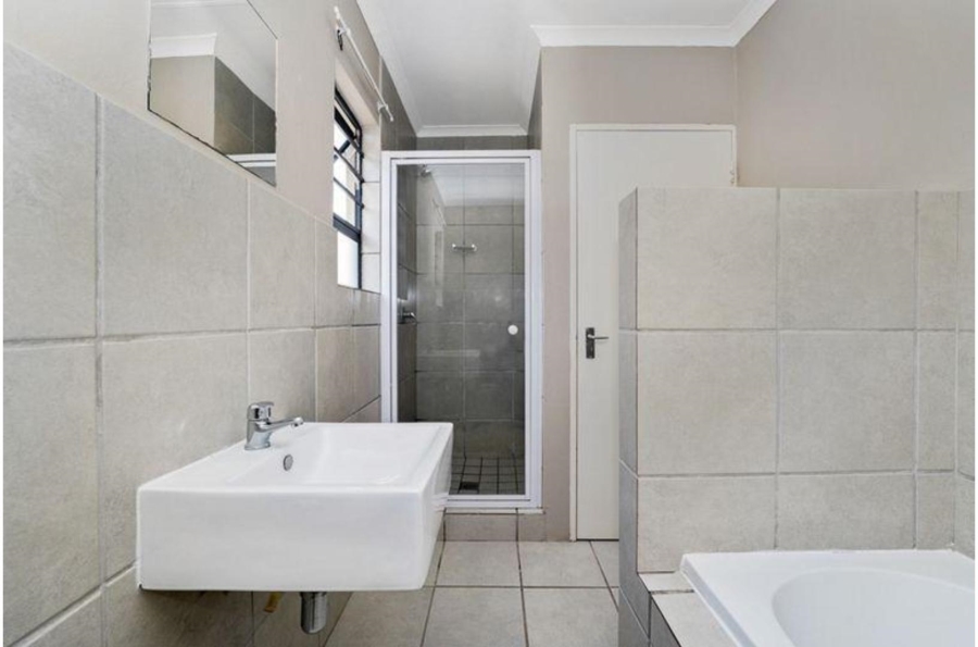 3 Bedroom Property for Sale in Noordwyk Gauteng