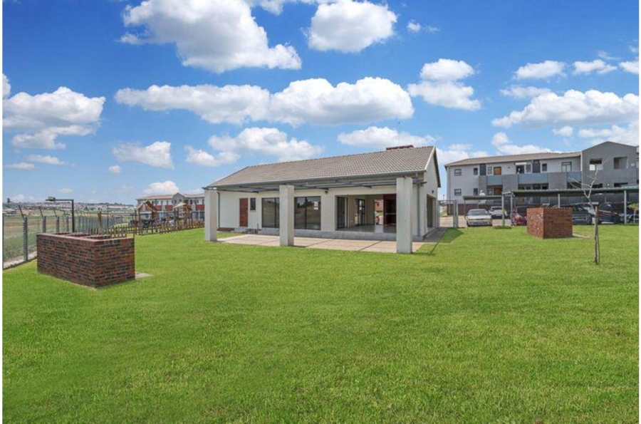 3 Bedroom Property for Sale in Noordwyk Gauteng