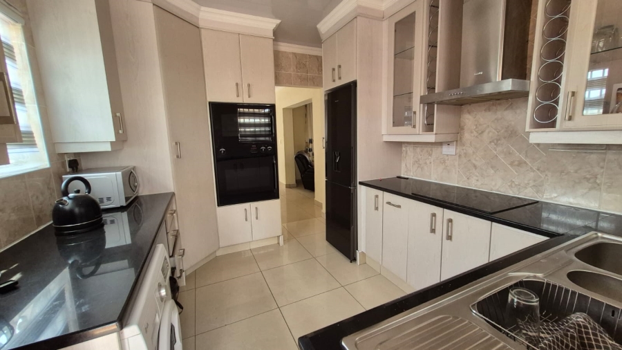5 Bedroom Property for Sale in Crystal Park Gauteng