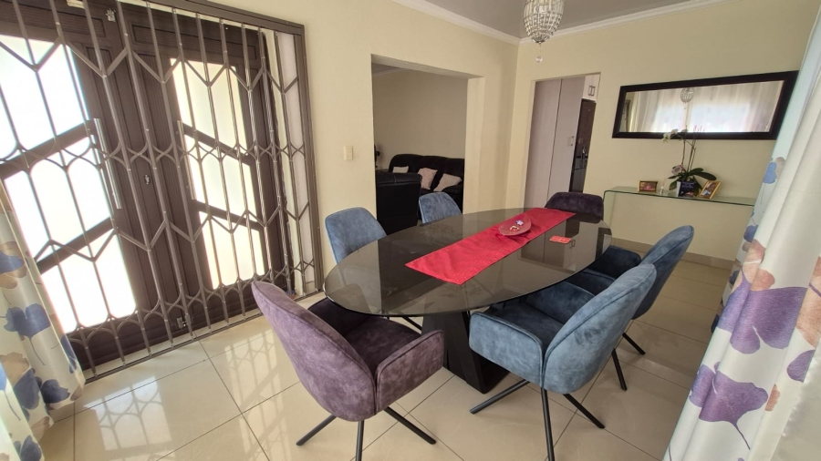 5 Bedroom Property for Sale in Crystal Park Gauteng