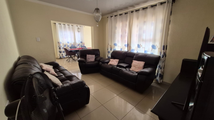 5 Bedroom Property for Sale in Crystal Park Gauteng