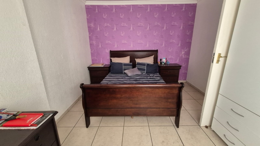 5 Bedroom Property for Sale in Crystal Park Gauteng