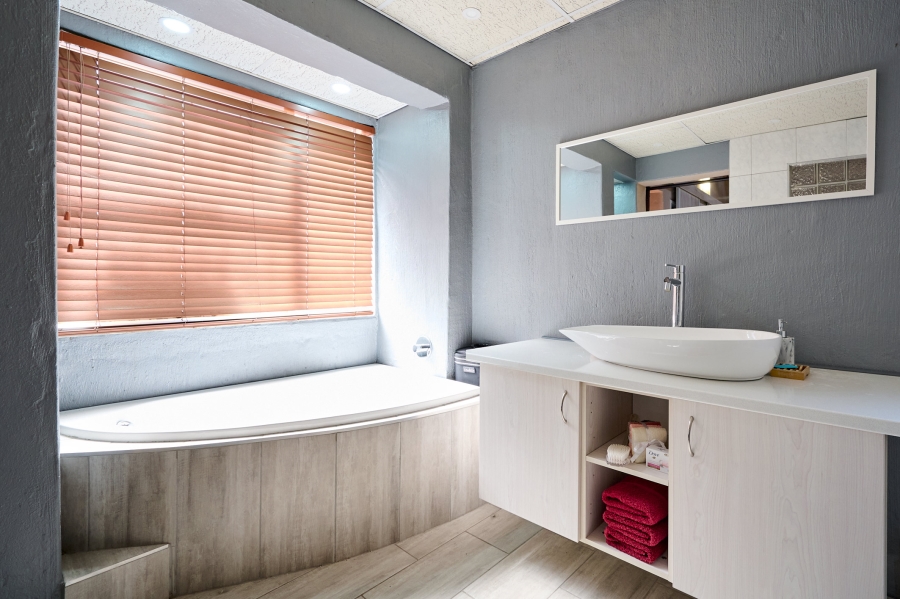 3 Bedroom Property for Sale in Vorna Valley Gauteng