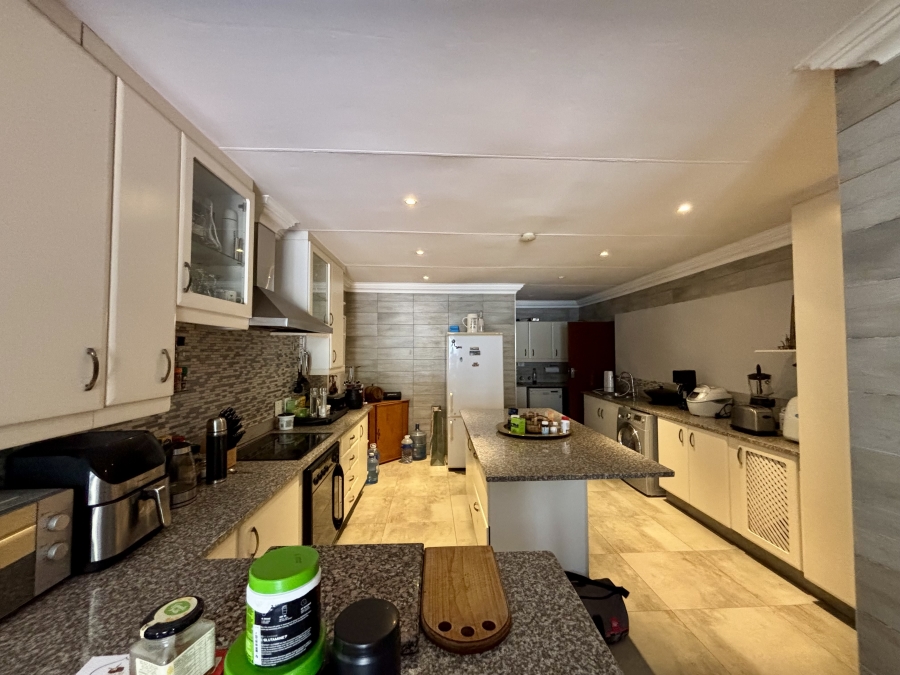 To Let 2 Bedroom Property for Rent in Constantia Kloof Gauteng
