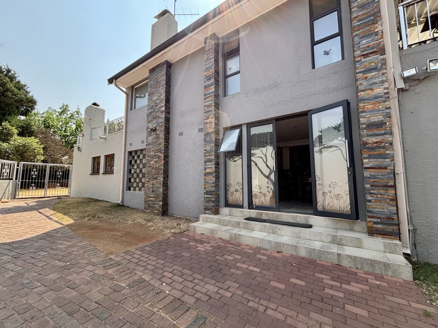 To Let 2 Bedroom Property for Rent in Constantia Kloof Gauteng