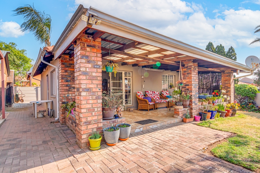 2 Bedroom Property for Sale in Noordwyk Gauteng