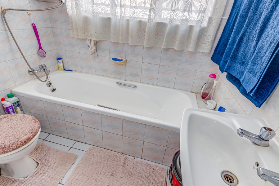 2 Bedroom Property for Sale in Noordwyk Gauteng