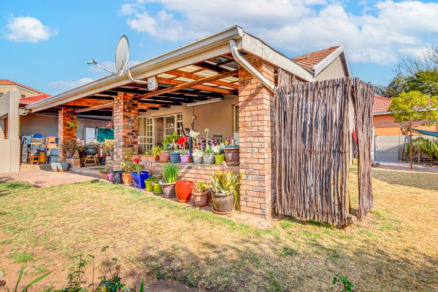 2 Bedroom Property for Sale in Noordwyk Gauteng