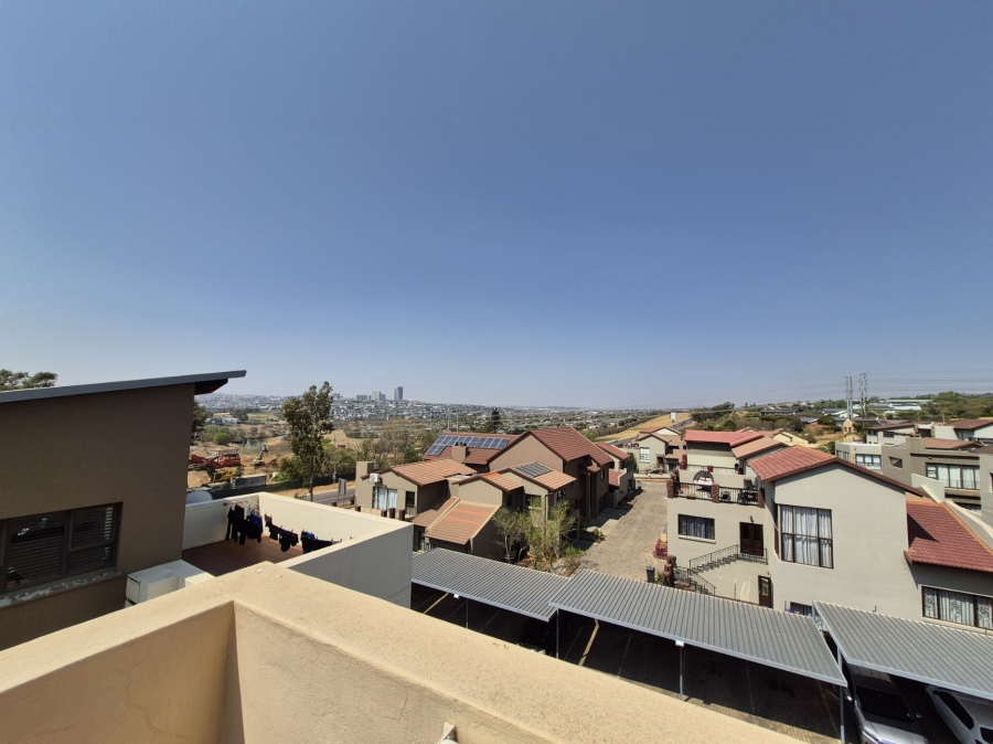 To Let 3 Bedroom Property for Rent in Barbeque Downs Gauteng