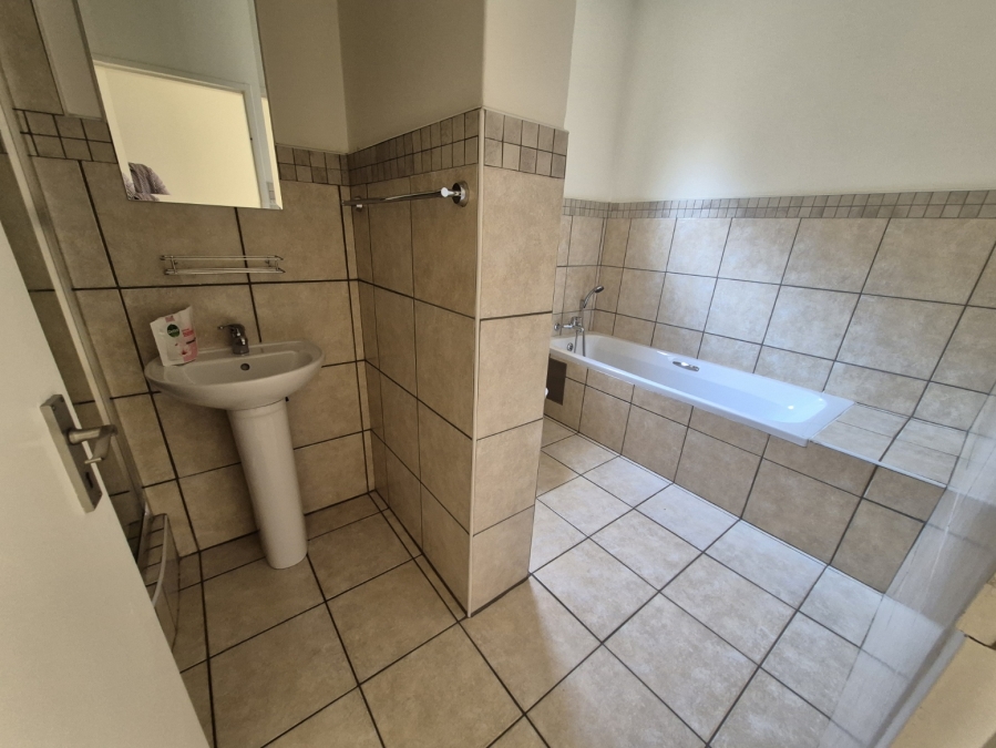 To Let 3 Bedroom Property for Rent in Barbeque Downs Gauteng