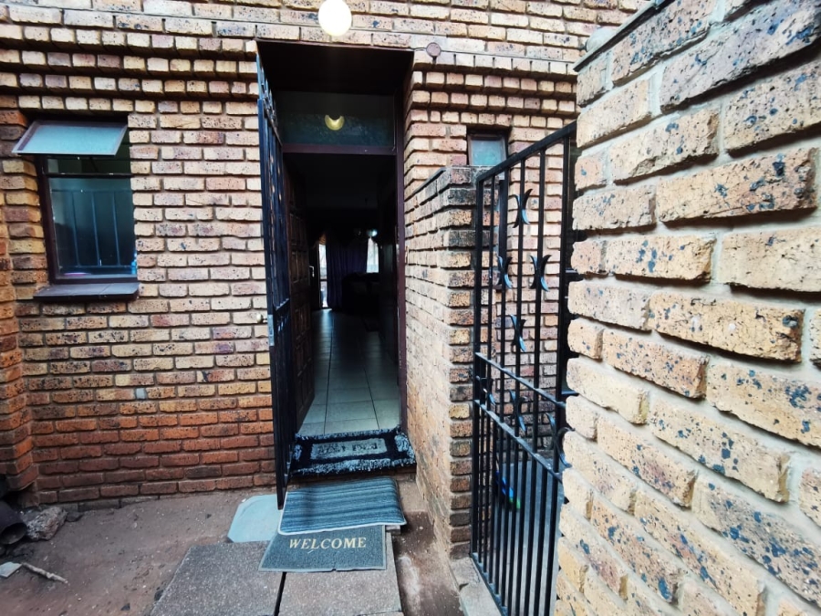 2 Bedroom Property for Sale in Baileys Muckleneuk Gauteng