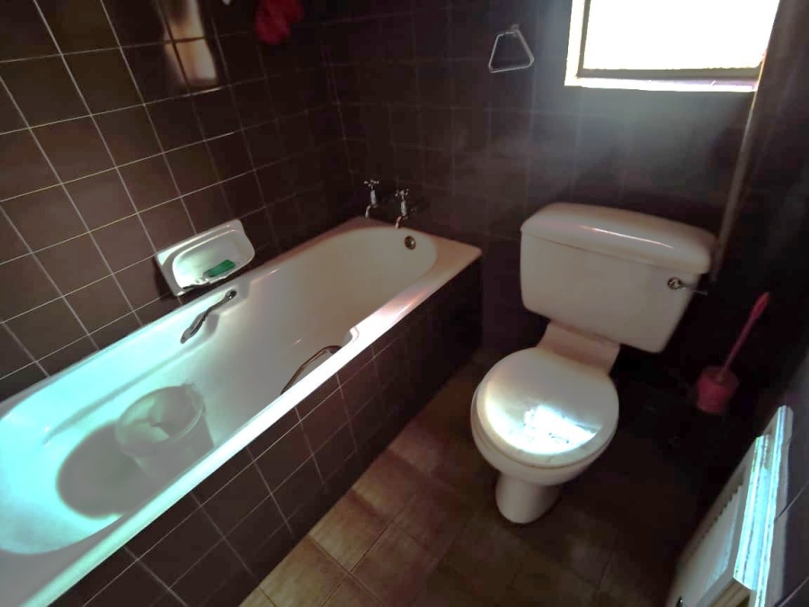 2 Bedroom Property for Sale in Baileys Muckleneuk Gauteng