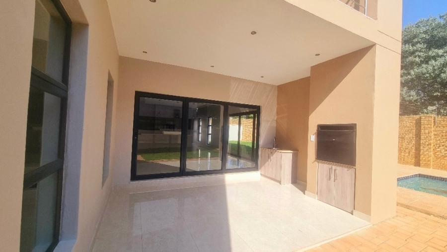 4 Bedroom Property for Sale in Blue Hills Gauteng
