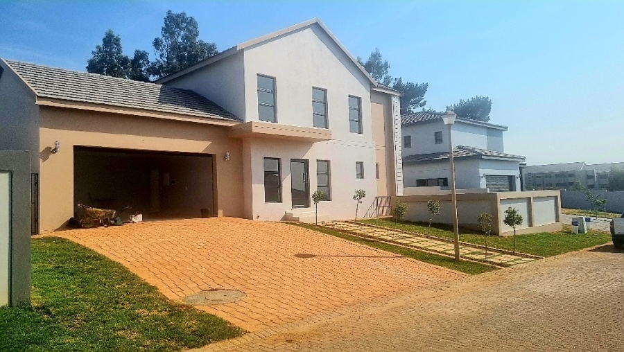 4 Bedroom Property for Sale in Blue Hills Gauteng