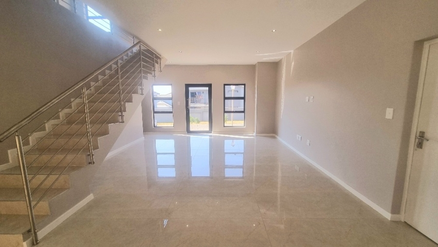4 Bedroom Property for Sale in Blue Hills Gauteng