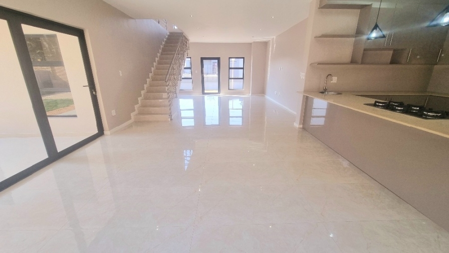 4 Bedroom Property for Sale in Blue Hills Gauteng