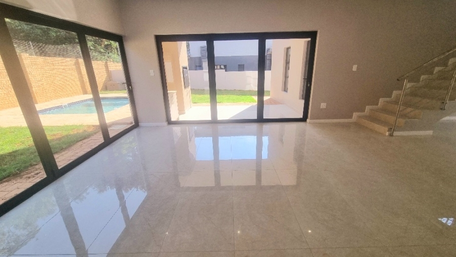 4 Bedroom Property for Sale in Blue Hills Gauteng