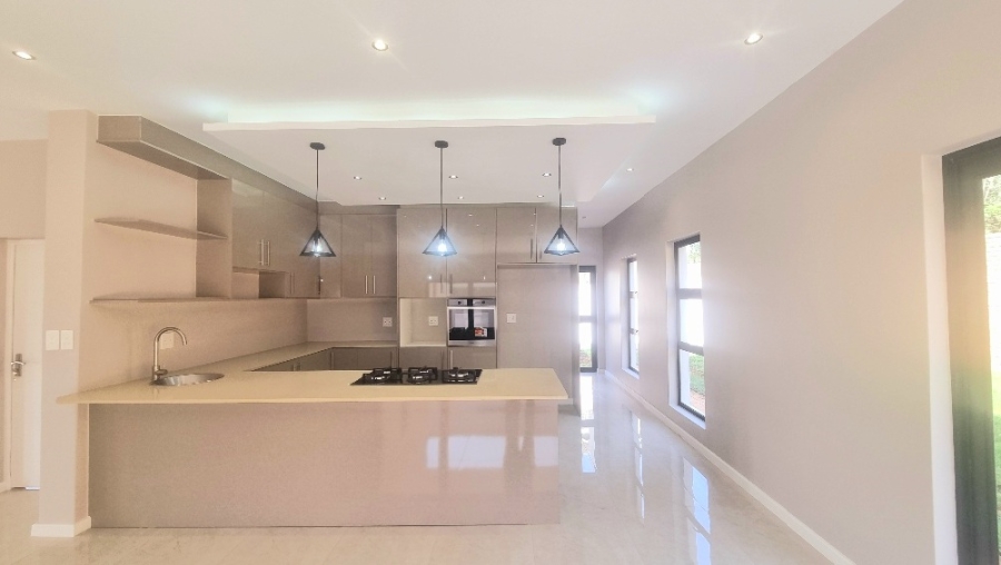 4 Bedroom Property for Sale in Blue Hills Gauteng