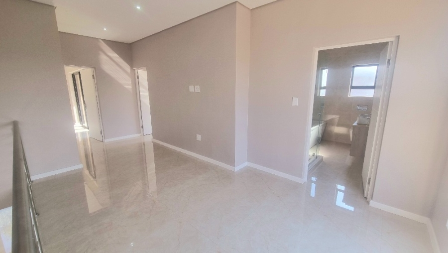 4 Bedroom Property for Sale in Blue Hills Gauteng