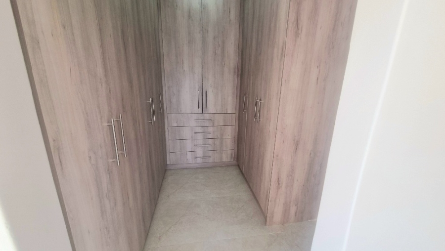 4 Bedroom Property for Sale in Blue Hills Gauteng