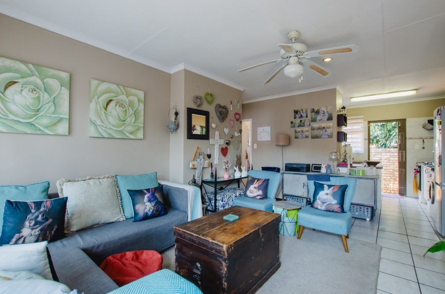 3 Bedroom Property for Sale in Die Hoewes Gauteng