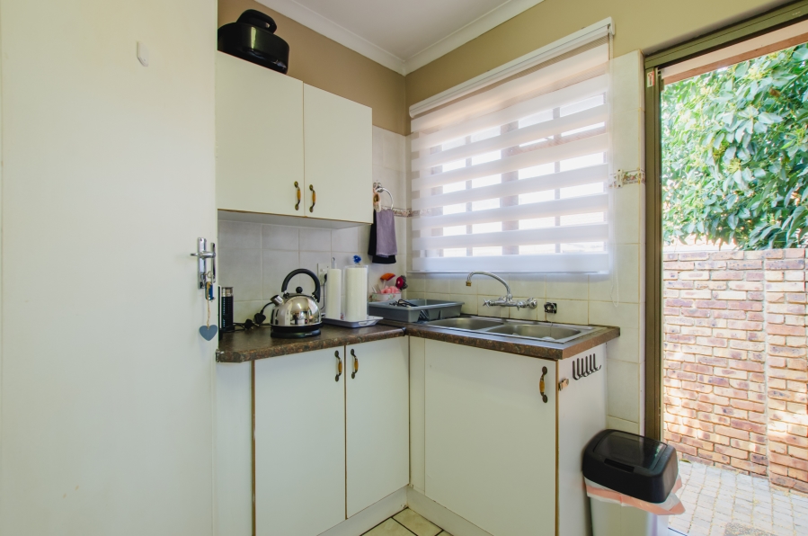 3 Bedroom Property for Sale in Die Hoewes Gauteng