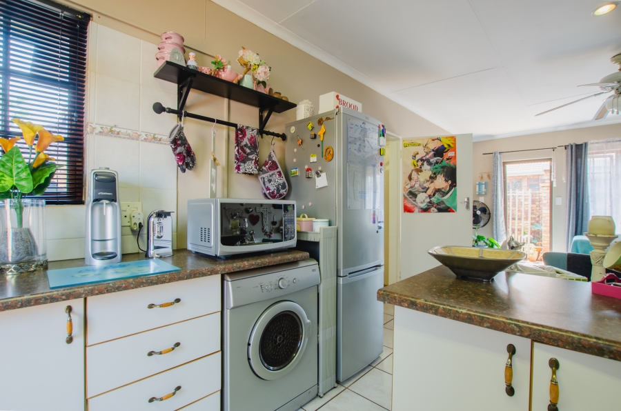 3 Bedroom Property for Sale in Die Hoewes Gauteng
