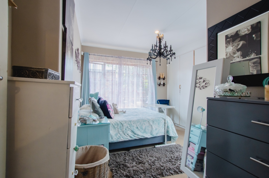 3 Bedroom Property for Sale in Die Hoewes Gauteng