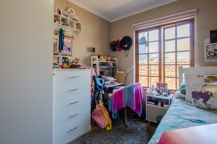3 Bedroom Property for Sale in Die Hoewes Gauteng