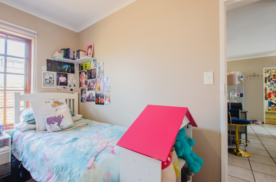 3 Bedroom Property for Sale in Die Hoewes Gauteng